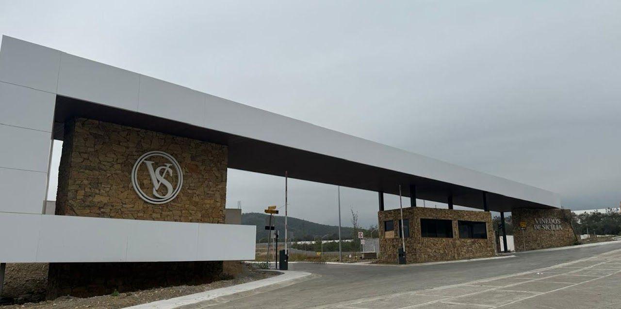 TERRENO EN VENTA VIÑEDOS DE SANTA CECILIA ZONA CARRETERA NACIONAL — portada